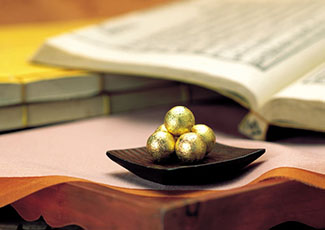 table with Chinese poetry and gold balls