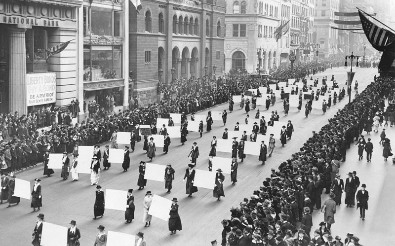 parade of women marching in New York City for suffrage