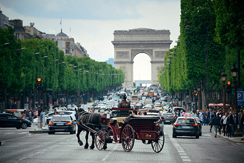 Street view of the Arc de Triomphe