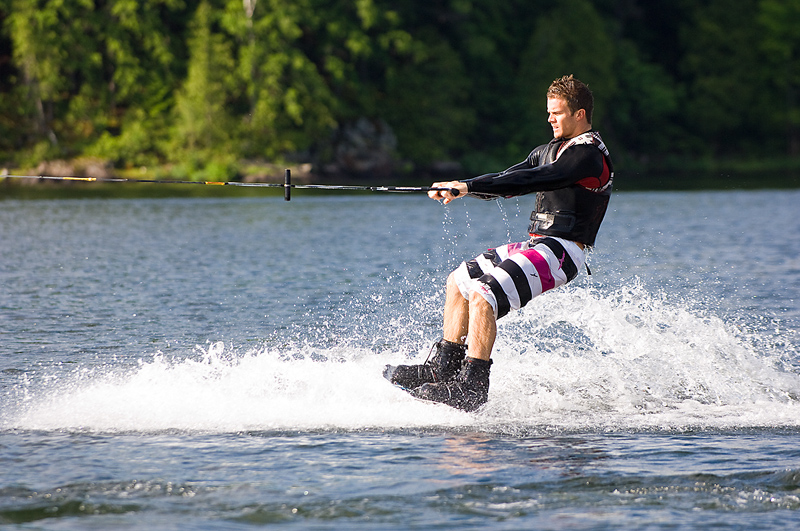 male water skiiing