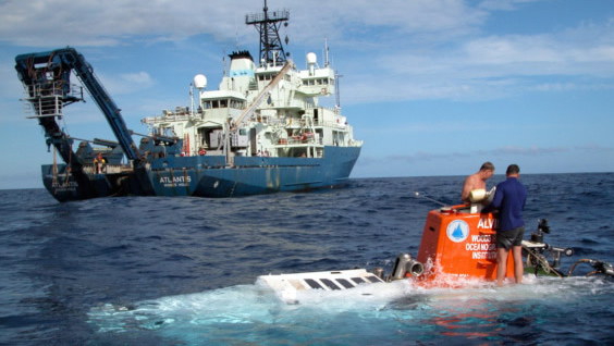 R/V Atlantis Crew Recovering DSV Alvin after a Mission