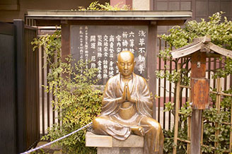 gold statue in garden representing meditative state