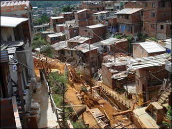 Image of slum in Columbia courtesy Luiz Perez.